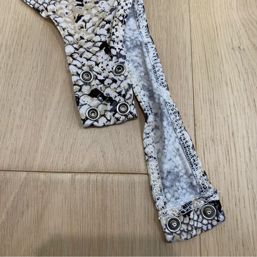 Dynamite | Snakeskin Mockneck Bodysuit 🤎 - Picture 5 of 8